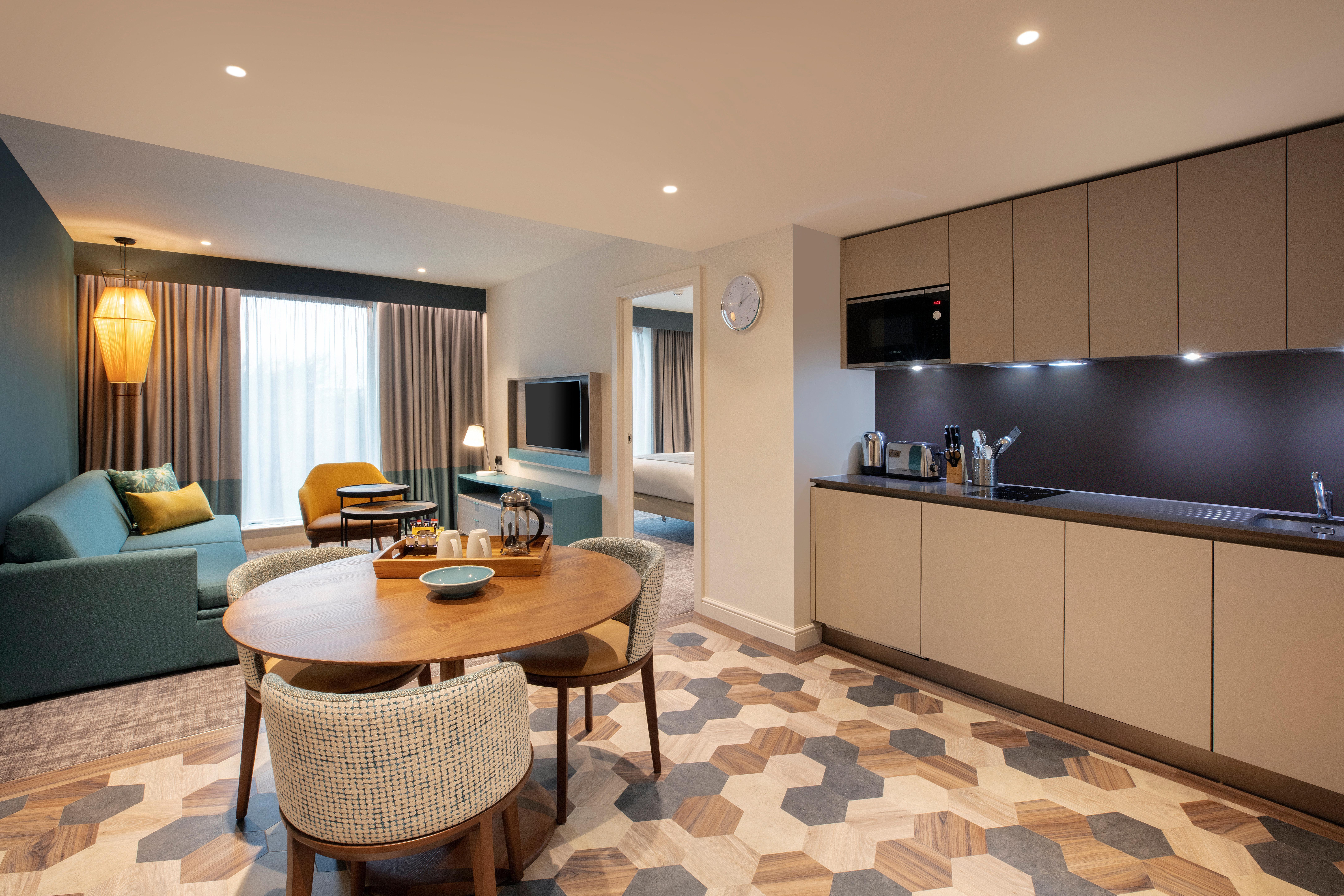 Staybridge Suites London Heathrow - Bath Road, An Ihg Aparthotel Hillingdon Exterior foto