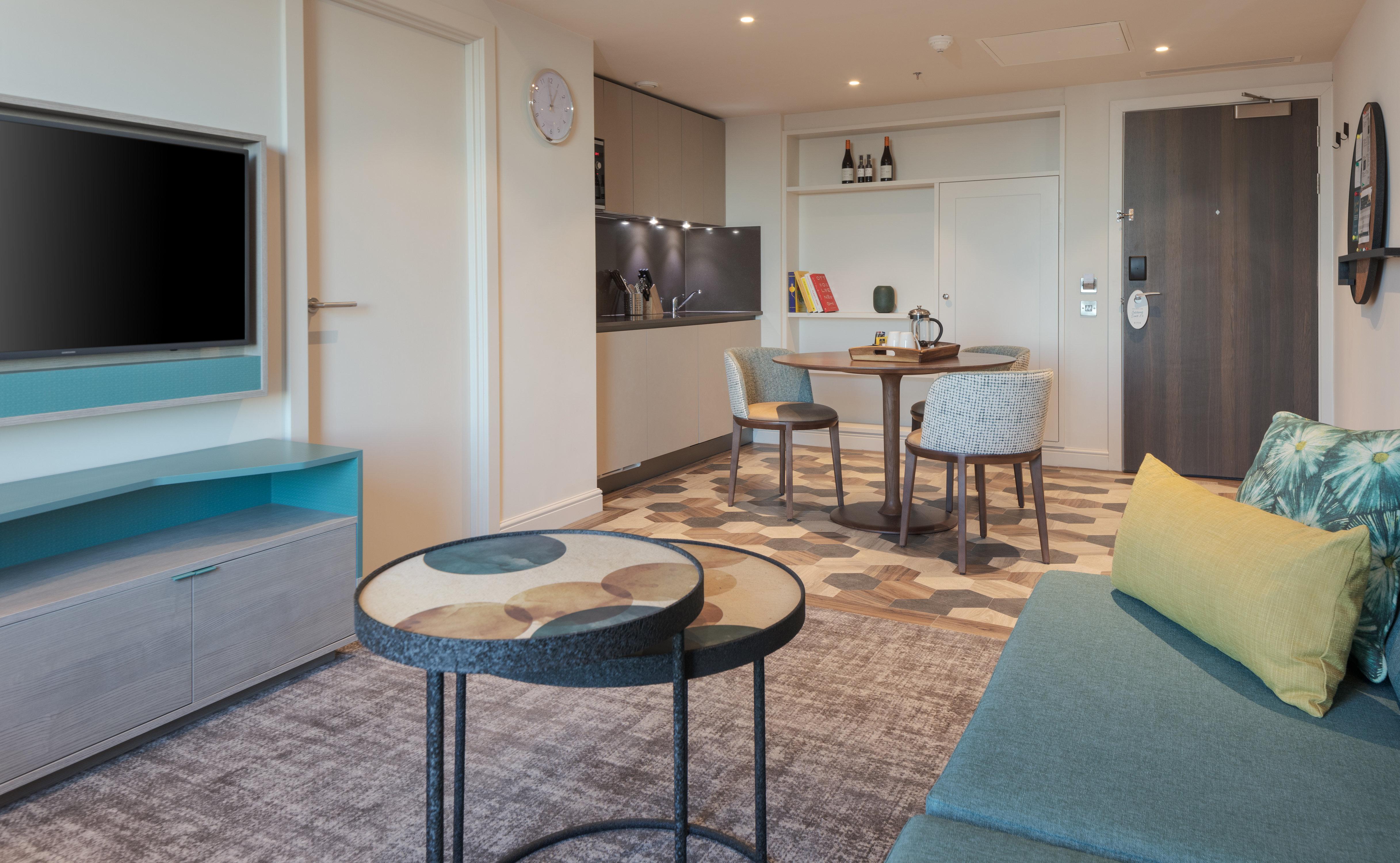 Staybridge Suites London Heathrow - Bath Road, An Ihg Aparthotel Hillingdon Exterior foto