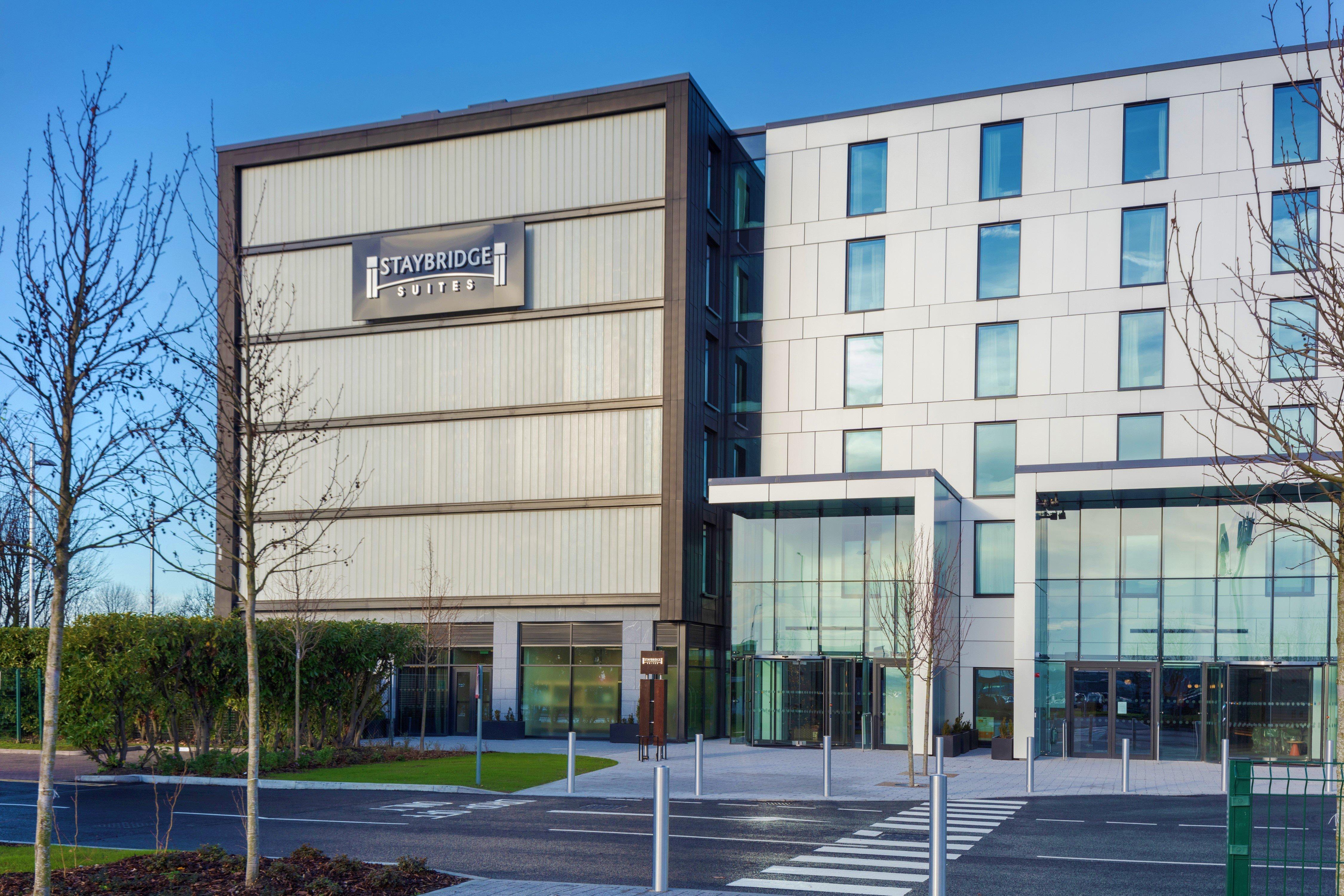 Staybridge Suites London Heathrow - Bath Road, An Ihg Aparthotel Hillingdon Exterior foto