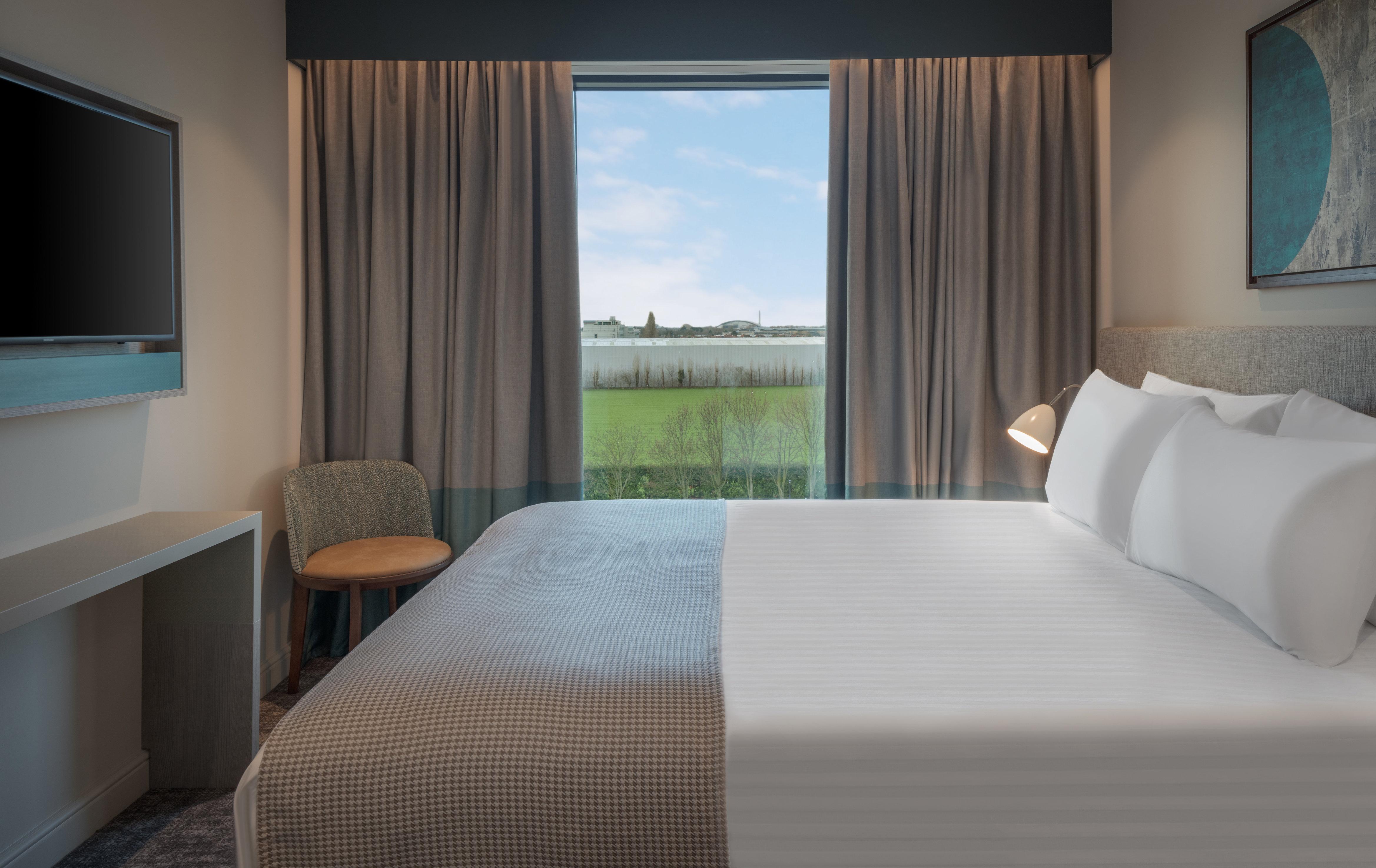 Staybridge Suites London Heathrow - Bath Road, An Ihg Aparthotel Hillingdon Exterior foto