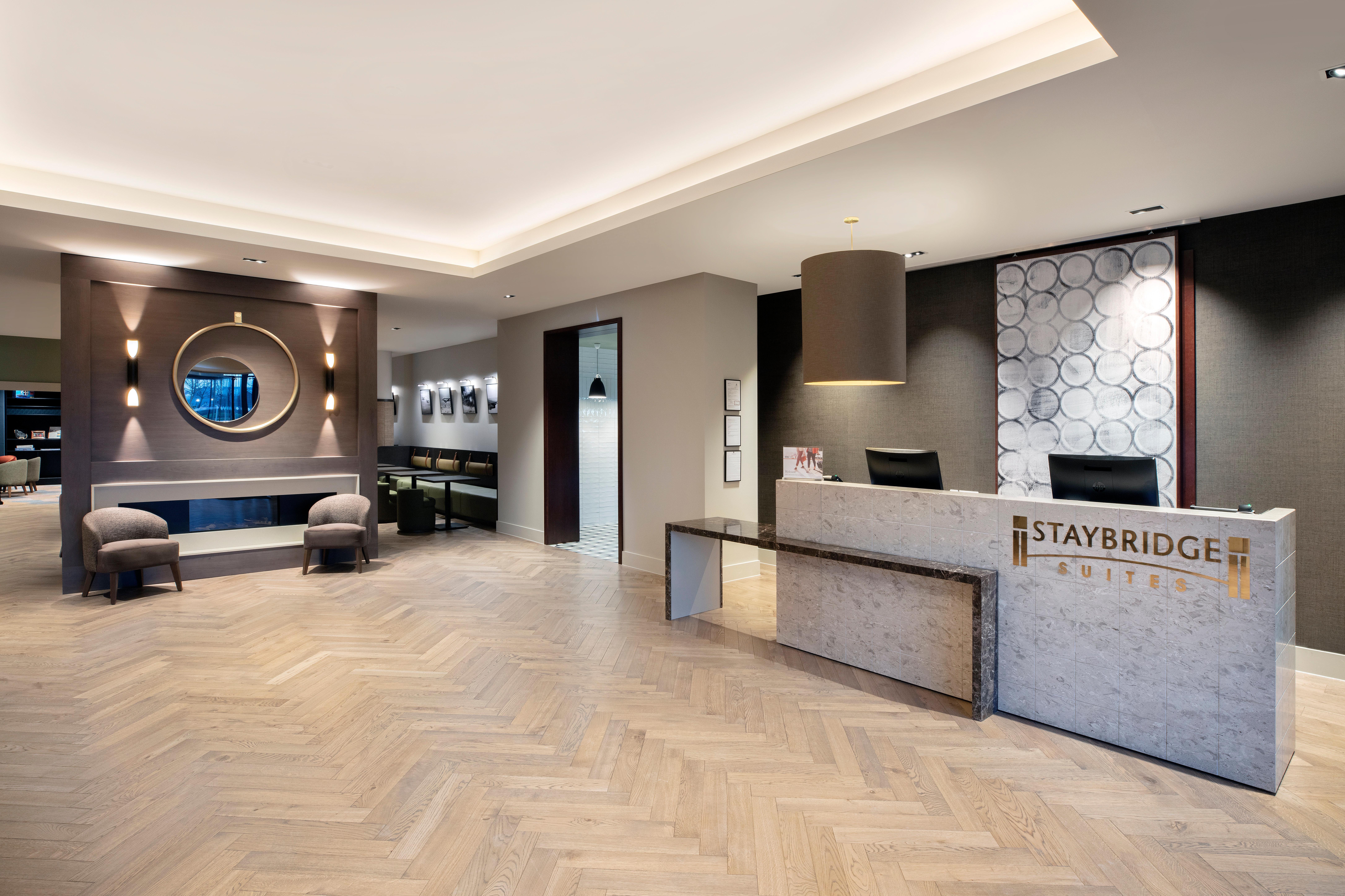 Staybridge Suites London Heathrow - Bath Road, An Ihg Aparthotel Hillingdon Exterior foto