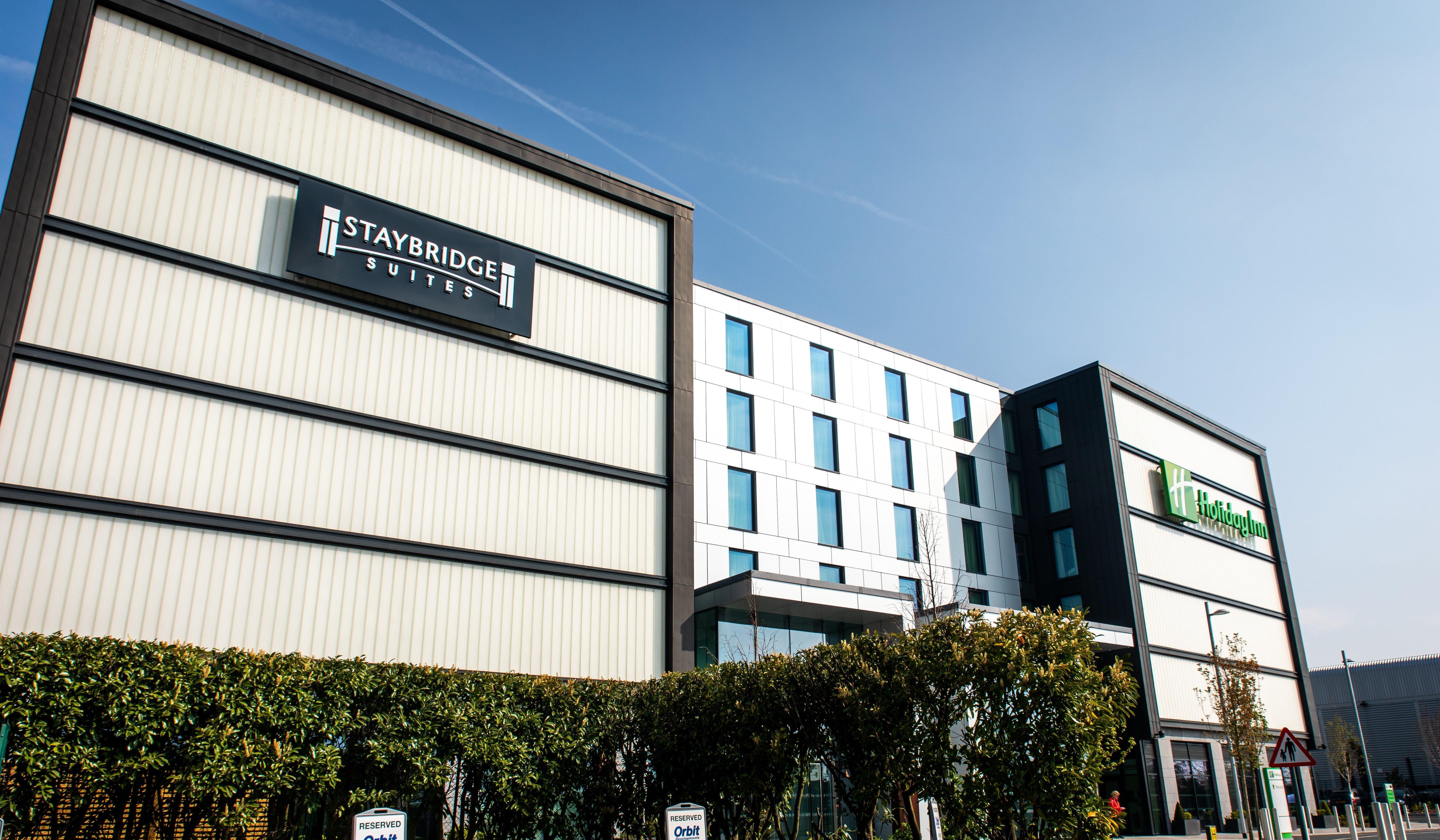 Staybridge Suites London Heathrow - Bath Road, An Ihg Aparthotel Hillingdon Exterior foto
