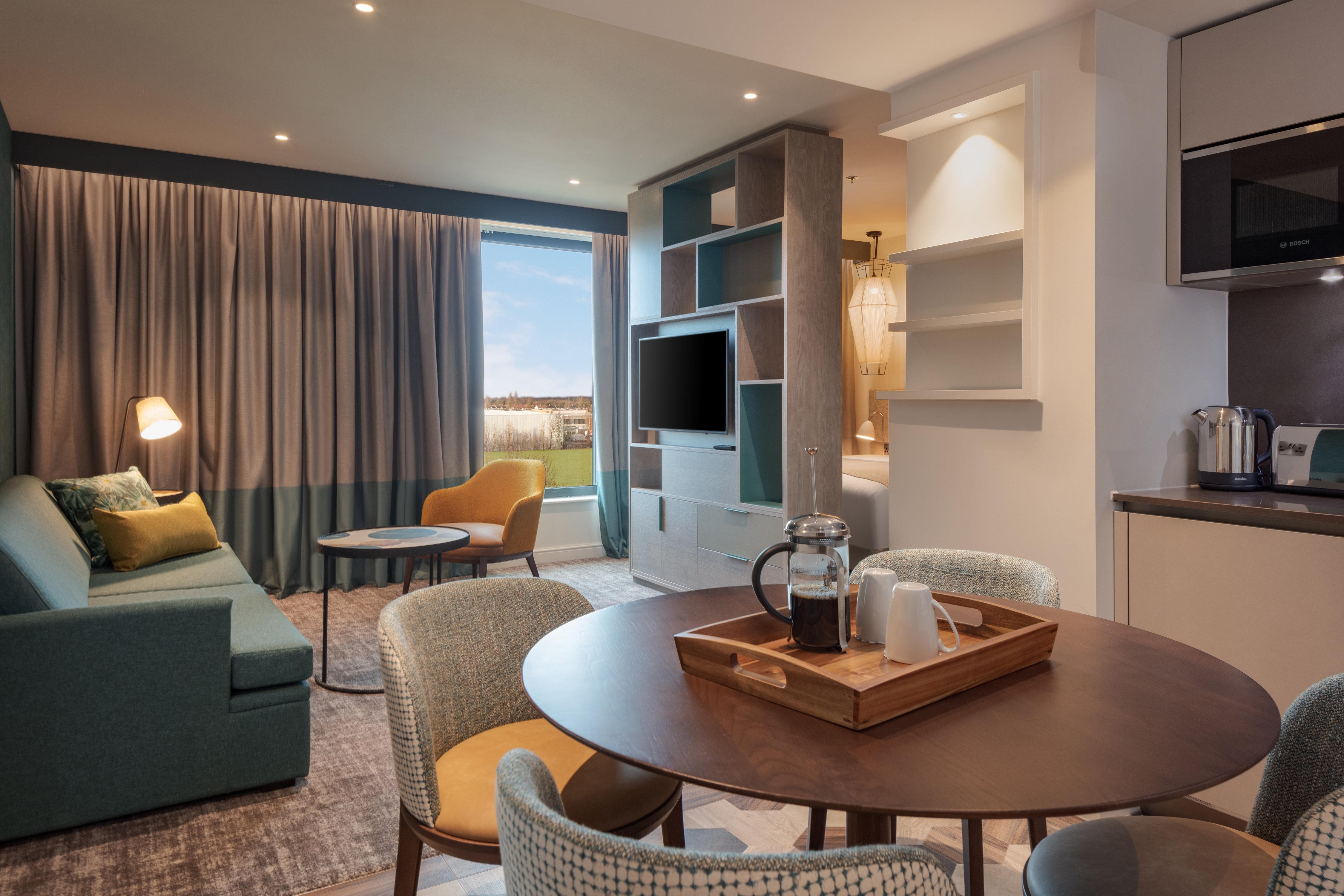 Staybridge Suites London Heathrow - Bath Road, An Ihg Aparthotel Hillingdon Exterior foto